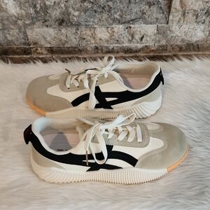 De Florance Stylish Black and White Sneakers